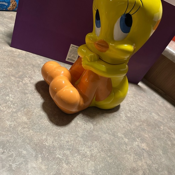 Warner Bros. Tweety Bird Yellow Cookie Jar - Picture 7 of 7
